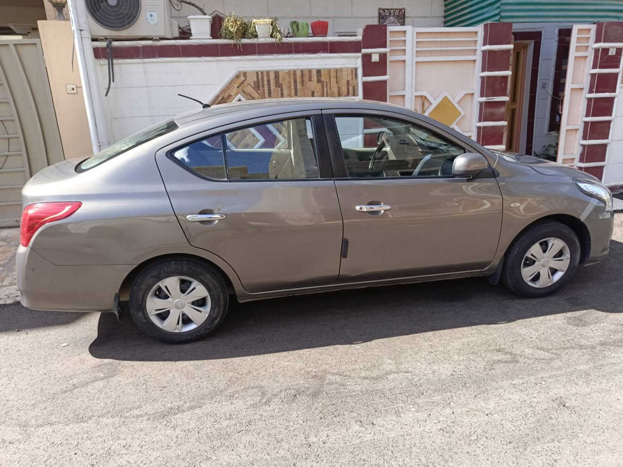 نيسان صني موديل 2016 للبيع
كفاله عدى صبغ قليل باب جهة السايق 
محرك كير تبريد صدر خير من الله
بليته الزركه  
ترايك للبصره 
السعر 85$ 
***********
