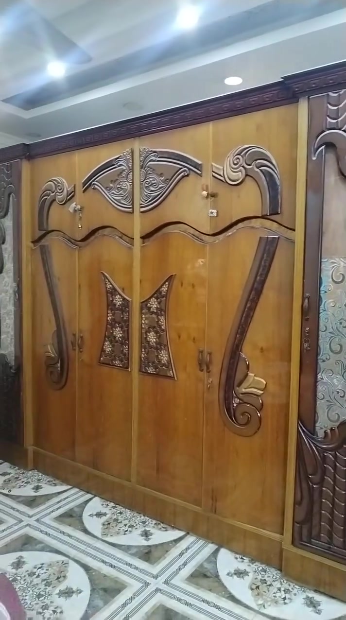 غرفة صاج للبيع نظيفة للاتصال ***********
