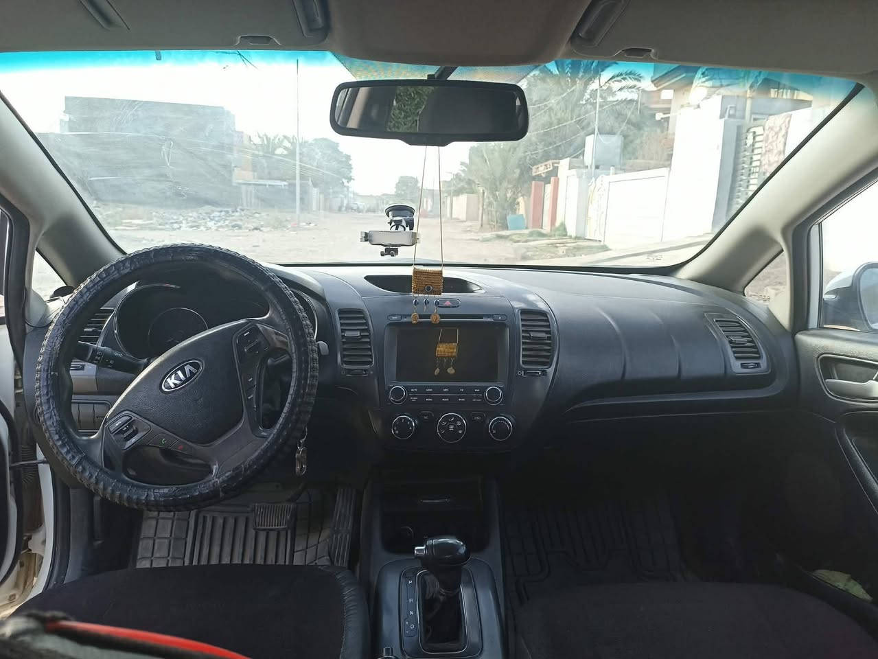 سلام عليكم كيا سيراتو 2014 خليجي رقم ديالى الجديد سنوية 2030 بسمي محرك 2000 دوش بيها مكانات بارد سونار موجود بالصور مكان ديالى خالص رقم الهاتف ***********
