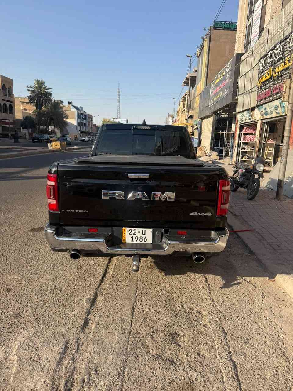 دوج رام 2021 لمتدد اعلى فئه ( خـليـجـي )
رام بوكس جنط جانبية 
م خليجي  وكالة هارلم رقم اربيل

 بأسمي مكفولة كفاله عامه فول مواصفات 

السعر  420 $

دوج رام 1500 لمتد 

الموديل 2021 . (خليجي) . 

العداد :  77 الف 

المحرك : V8 5.7L .

بصمات 

المواصفات :

* دفع رباعي 4x4. فور ويل

* رادار تفاعلي مع مانع تصادم. 

* نقطة عمياء. 

* تحذير الخروج عن المسار.

* 5 كاميرات (360) درجة. 

* لوحة القیادة دیجیتال.

* استطفاف ذكي (اوتوپارك).

* دوسات جانبية كهربائية.

* المصابيح الأمامية زنون.

* كشافات الضباب زنون. 

* المصابيح الأمامية والمصابيح الخلفية LED. 

* دخول ذكي (بصمة). 

* تشغيل عن بعد.

* مقاعد من الجلد الفاخر. 

* المقاعد كهربائية مع ميموري.

* المقاعد الأمامية تبريد وتدفئة. 

* المقاعد الخلفية تبريد وتدفئة. 

*الستيرن تدفئه 

* شاشة كبيرة 12 أنچ.

* نظام ملاحة نفكيشن GPS.

* حساسات امامية وخلفية.

* سقف بانوراما.

* مانع تصادم خلفي. 

* مكيف خلفي.

*محدد سرعة.

* ويل كروم قياس 22 انج.

* مرايا كهربائية جانبية من الكروم قابلة للطي كهربائيا.

* شاحن موبايل لاسلكي (واير ليس).

* الشباك الخلفي كهربائي. 

* المرايا الجانبية تدفئة. 

* باب الصندوق كهربائي.

* غطاء من الجلد للصندوق الخلفي .

*رام بوكس (صناديق تخزين جانبيه)

* امكانية تعديل ارتفاع دواسات البنزين والبريك.

* هاند بريك كهربائي.

* جوبلسات جگات تصعد وتنزل 

* حساسات امامية. 

* حساسات خلفية. 

* مرايا مع خاصية التعتيم الذاتي. 

* مساحات تخزين إضافية 

للاتصال    *********** 
***********0 

مكان السياره بغداد  حي البنوك
