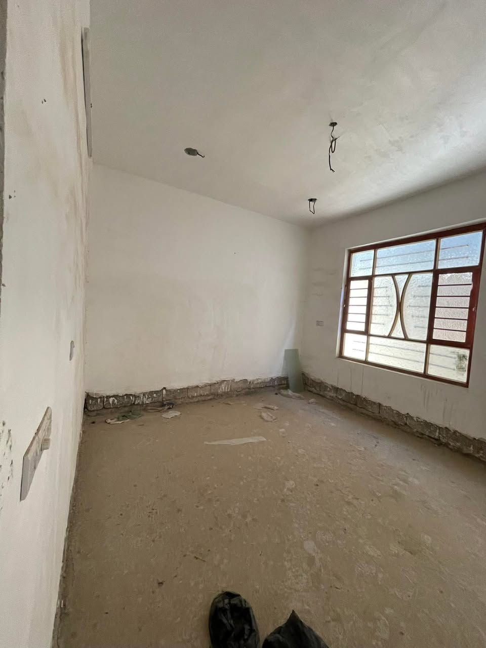 بيت للبيع المساحة 100 واجهة 5 نزال 20 طابو صرف  غرفة نوم وصالة ومطبخ واستقبال وحمام داخلي وخارجي طابق الثاني عبارة عن سطحين ممكن يكونون 2 غرف
العنوان المحمودية منطقة  المراتب السعر ٥٣ مليون 

***********
