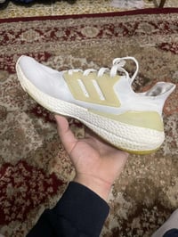 أديداس ألترا بوست • قياس ٤٢ • توصيل متوفر