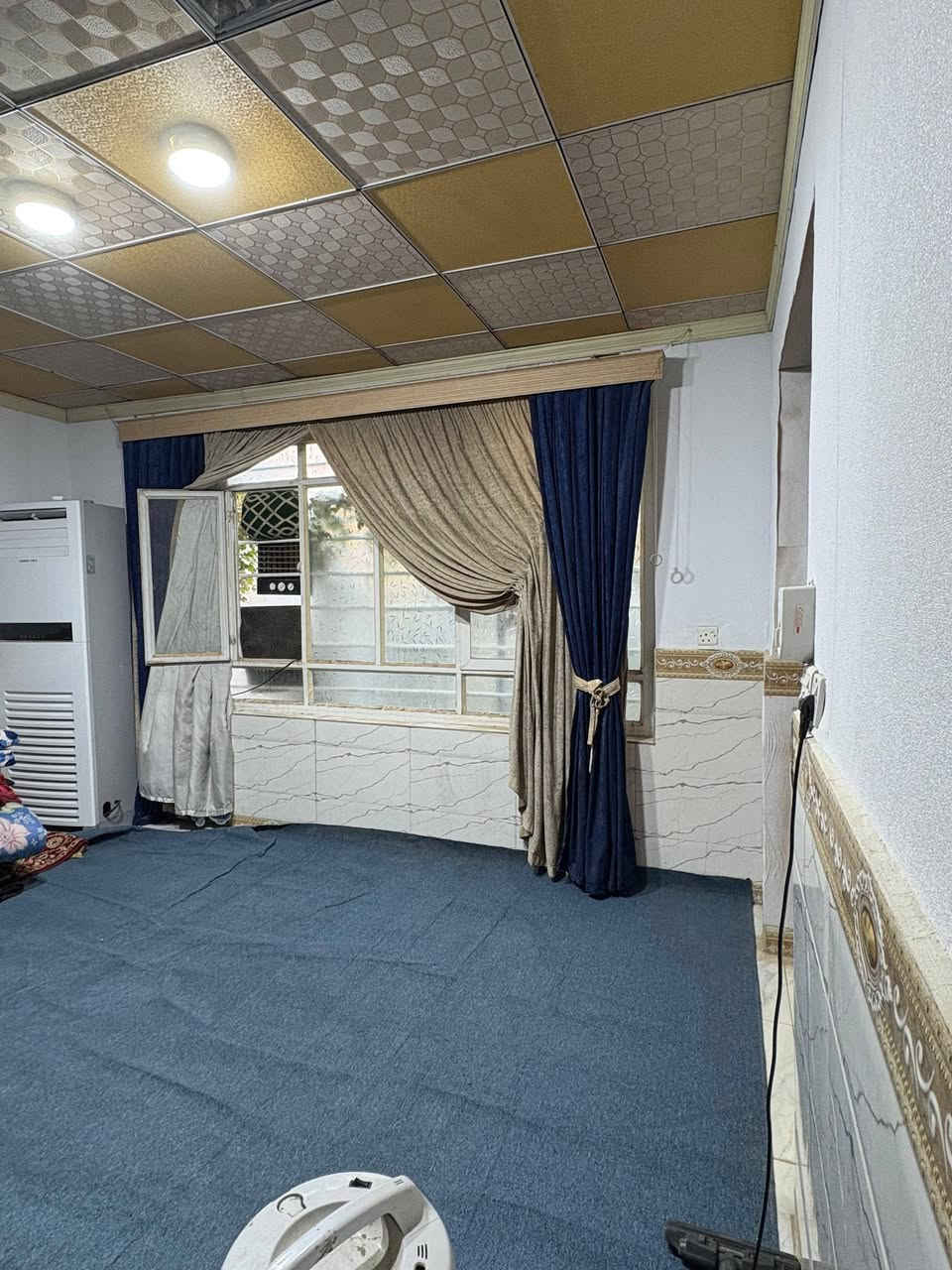 دار للبيع حي ميسان خلف الوكيل البصراوي المساحه200م  يحتوي على اربع غرف صالتيين واستقبال وحديقه وتخاريج عدد 2
المراسله وتساب
***********
