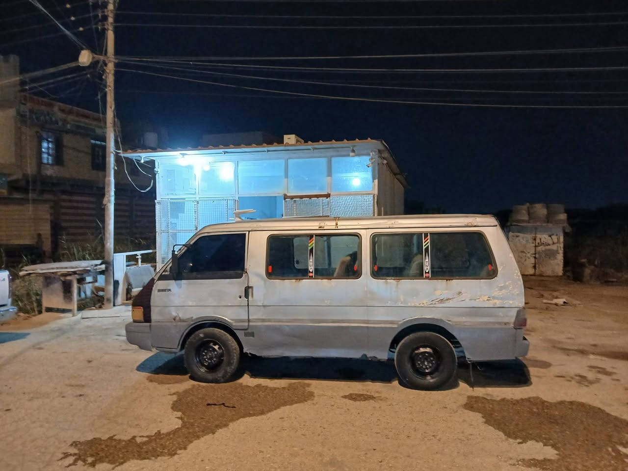 سلام عليكم كيا بستا للبيع موديل 93 رقم ألماني راعيها ميت اهله موجودين مكينه كير اكسل كفاله شواصي كفاله باور شغال دوشمه حلوه حداديه جديده تايرات زينه بس حجل عوزه ترتيب ابيع هل موجود مكاني بابل القاسم رقم *********** السعر 18 او بيها مجال
