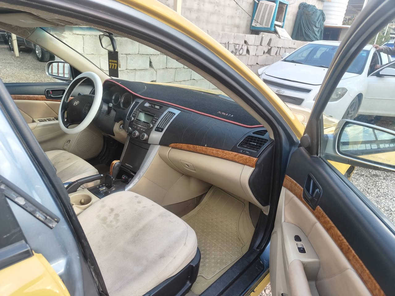 سوناتا 2009 وارد امريكي محرك 4 سلندر ضررها من أمريكي جامرلغ خلفي
سياره جاهزه وجديده مكينه كير مكفولات صدر كل زين تبريد شغال تدفئه تشتغل سياره جاهزه مكانها ديالى سعرها 85 وبيها مجال ***********
