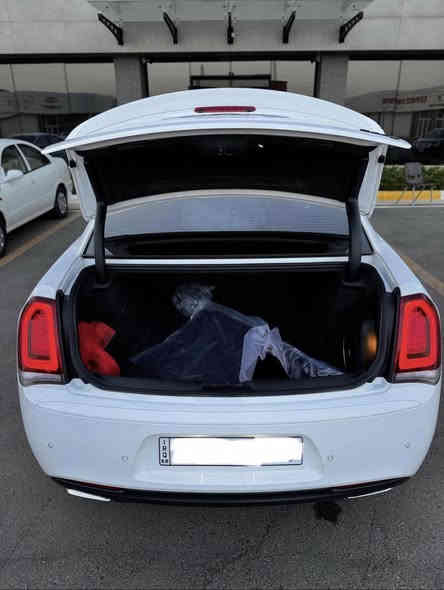 كرايسلر (اوباما) ريد اديشن 1/1
الموديل : 2021 . (كندي) . 

العداد : 32 ميل

المحرك : V6 . 3.6L . 

 

المواصفات :

*  پانوراما . 

* رادار مع مانع تصادم امامي . 

* تحذير الخروج عن المسار . 

* نقطة عمياء . 

* مصابيح امامية زنون مع LED . 

* ويل قياس 20 أنج . 

* حساسات مع مانع تصادم خلفي . 

* بردة خلفية كهربائية . 

* شاشه كبيرة مع نظام ملاحة نفكيشن GPS .

* سستم صوت الپاين مع سماعات بريميوم ودمام بلصندوق.

* مقاعد أمامية كهربائية عدد 2 . 

* ذاكرة لحفظ وضعيات الجلوس (ميموري) . 

* مقاعد أمامية تبريد وتدفئة . 

* مقاعد خلفية تدفئة . 

* تشغيل عن بعد . 

* ستيرن كهربائي . 

* تدفئة ستيرن . 

* محدد سرعة . 

* تلفون بلوتوث . 

* كاميرا خلفية .

* مرايا متحسسة للاضاءة العالية .

* كير شفتر بالستيرن . 

* دخول ذكي (بصمة) .

بدون صبغ 

بيها اقل من الشبر بارد

هزة وسنوية جديد

رقم اربيل انكليزي

مكان السياره تكريت

 رقم *********** سعره (360)
