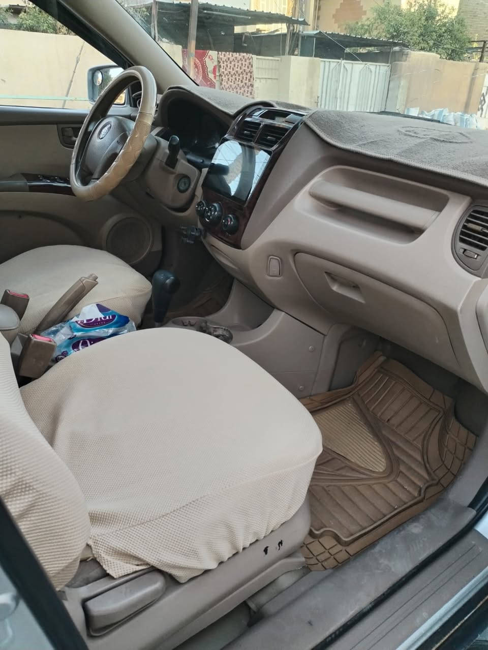 سلام وعليكم
سبورتج 2009 خليجي فول مواصفات 
فتحة اربعه دسك داخل صاج
سيارة مكينة ٢٠٠٠ دوش مكينة كير تبريد صدر تخم تاير سيارة جاهزة على اربعه وعشرين حباية 
رقم بغداد باسمنة 
مكانها بغداد سلمان باك 
رقم الهاتف  ***********
