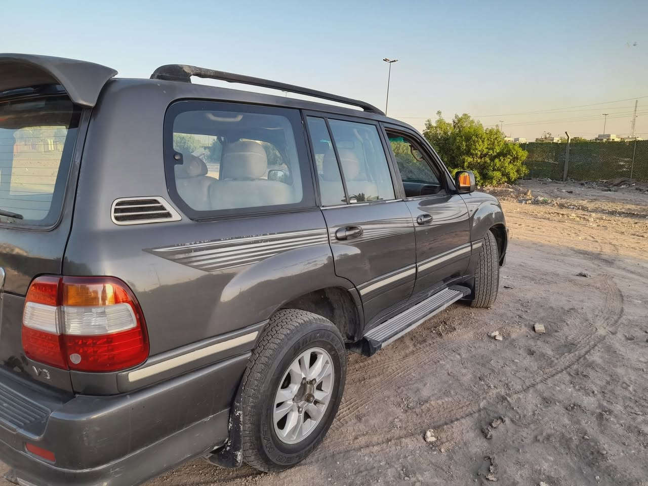 موديل ٢٠٠٢ بيه رشات صبغ ابيعلك عام بسمي مكانه بغداد السياره فول مواصفات لكزز رقم بغداد دولي جاهزه مكينه جديده 
سعر ١١٠ وبيه مجال مراوس باقل ترهم 
***********
