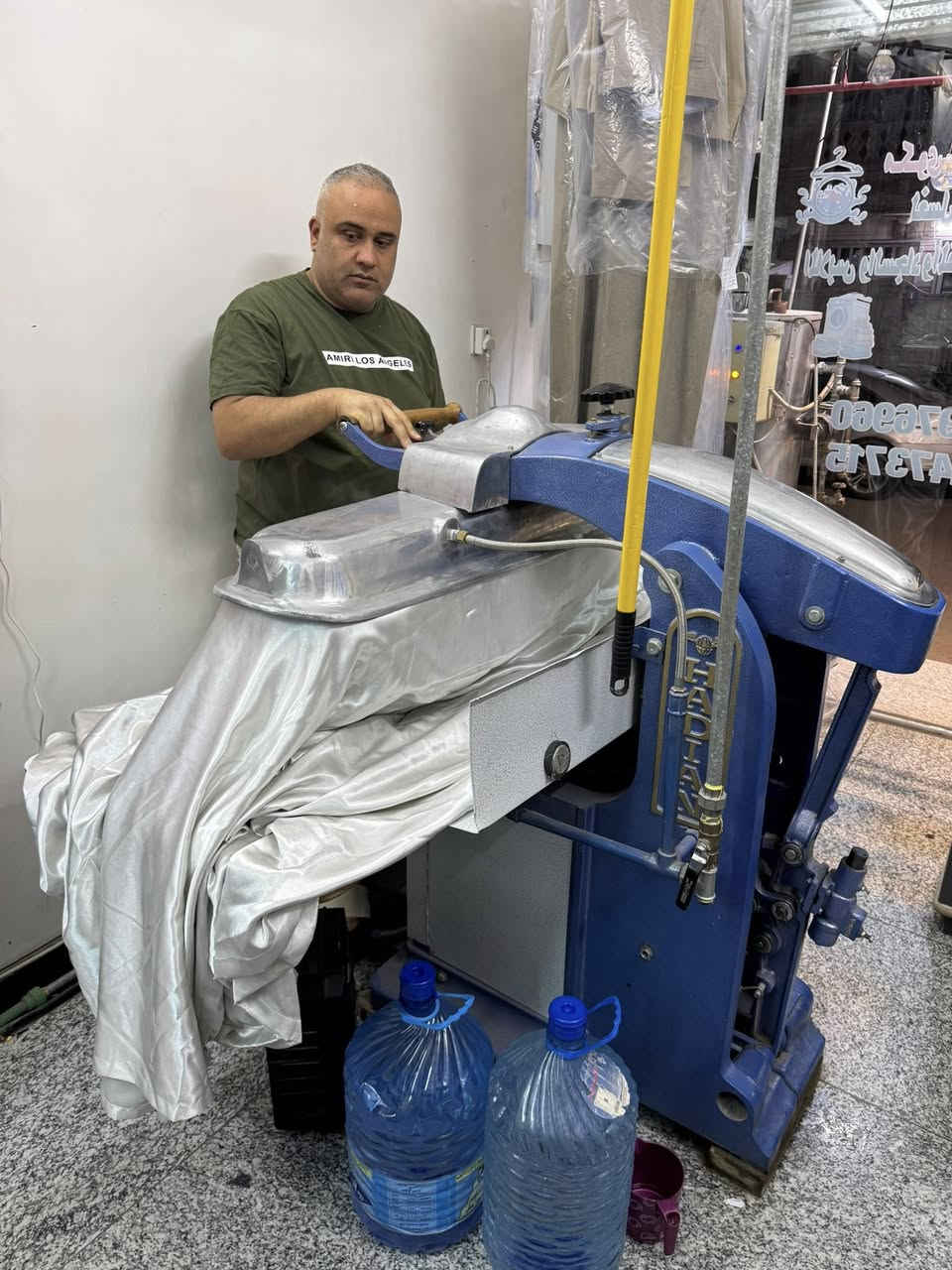 مكوئ سبع ابكار يرحب بكم غسل السجاد وكوي الملابس وازالةالبقع الصعبه التوصيل مجاناً داخل سبع ابكار 

***********

