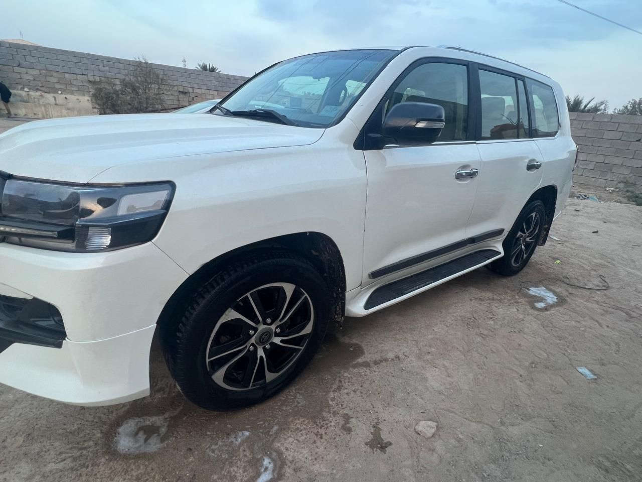 لاندكروز ستينيه 2011جاهزه من كلشي سنويه 2031رقم جديد كاز مكينه كير كفاله السعر 210رقمي ***********
