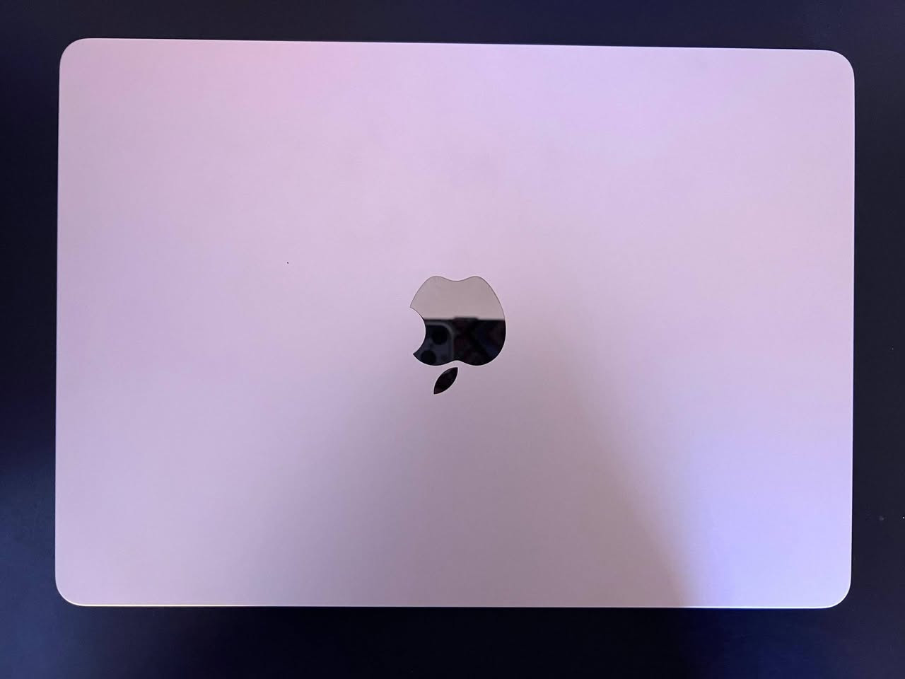 MacBook Air 2022 13.6” M2 

Ram 8 | SSD 500 

Battery 88 - Cycle 311

***********

