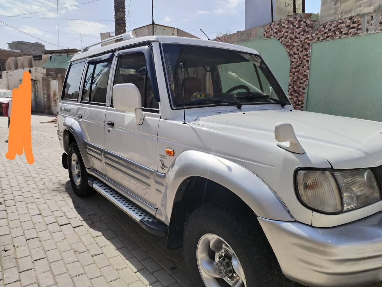 السلام عليكم كالوبر للبيع موديل الفين كامله من كلشي بدون حادث بيها شخط بالجاملغ  الأيسر الامامي ومتكحل وسونارها  مكينه بلاديه 70قفل والهزه مالتها بشهر العاشر تنتهي رقم أربيل *********** بغداد مكانها
