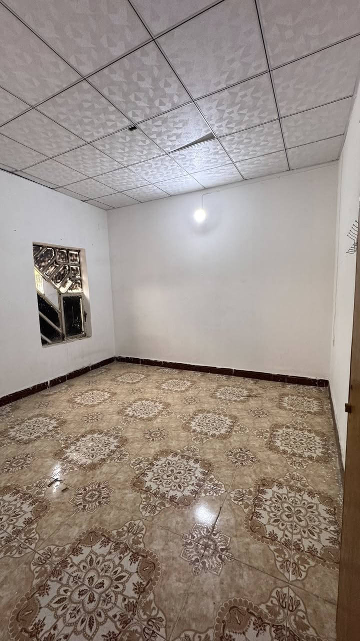 شقه الطابق الاول للأيجار 
- درج معزول -
الجنينه -  حي الرضا 📍  

المساحه :  110 م 
يحتوي على :  2 غرف + استقبال + مطبخ +  صحيات + صاله 
المواصفات :بناء حديث + موقع جداً مميز + شارع عريض 
( عوائل فقط ) 🛑

سعر الأيجار : 500 الف  
للتواصل : 
***********
***********
