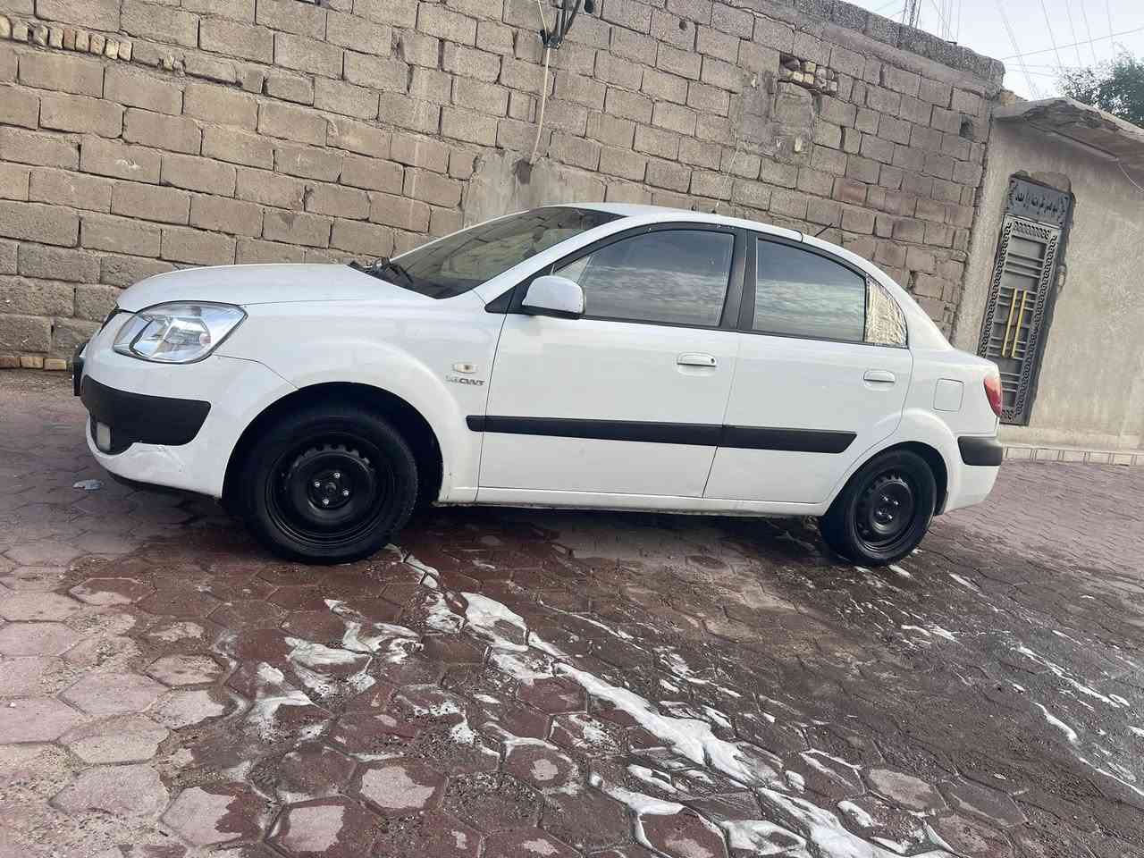 السلام عليكم كيا ريو مديل2010 السياره مكينه 1600 تبريد حداده مكينه كير كله كفاله السياره غرفته طك كارتون بيه ارقام اصليه بدون سنويه السياره جديد كلش المكان البصره ***********
