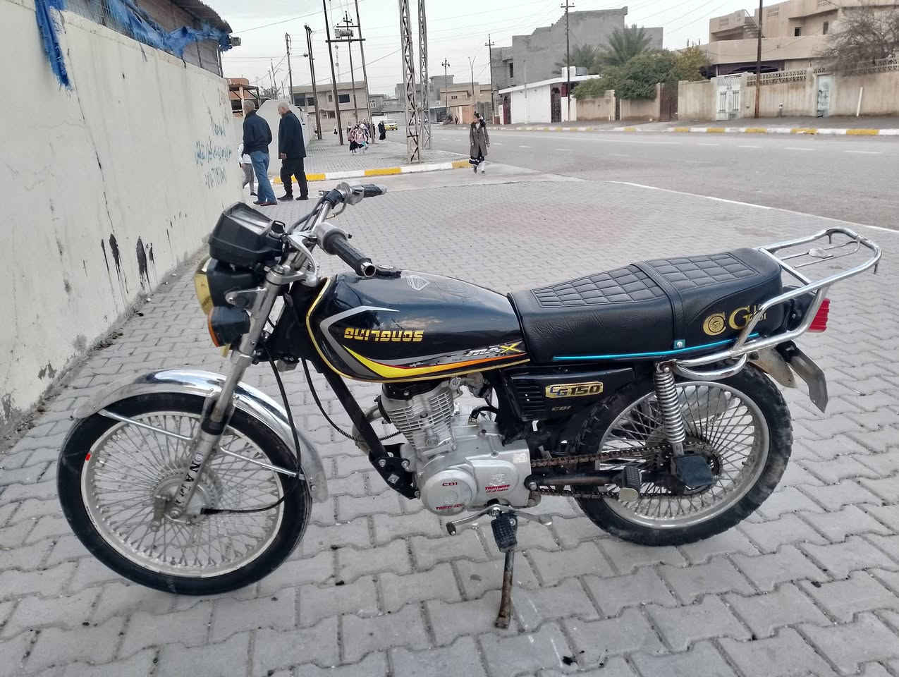 ماطور للبيع موديل 20 مابي اي عيب سعره 325 بي مجال بسيط شراي يخابر وتدلل ***********
