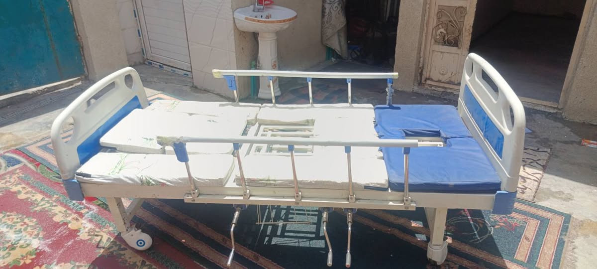 للبيع سرير طبي 5حركات نضيف مع دوشك طبي للبيع  مع دوشك نفخ مال تقرحات هديه هو والجهاز مالته  سعر ب400الف  مكاني بغداد شعب 
رقم ***********
