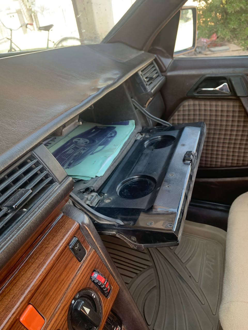 السلام عليكم ورحمة الله مارسدس دب موديل 91اصل 4حجم قواعد دبل بلاديه  230 سياره جاهزه من كلشي رقم نينوى ل٢٩مكان السياره بغداد  سياره كير ومحرك واكسل بشرط السياره مصبوغ جماليه سياره كهرباياتها كلها ضفيره بلاد تبريد شغال سياره احله من الصوره وسعرها ٥٥وبيها مجال بسيط ***********واتساب فقط
