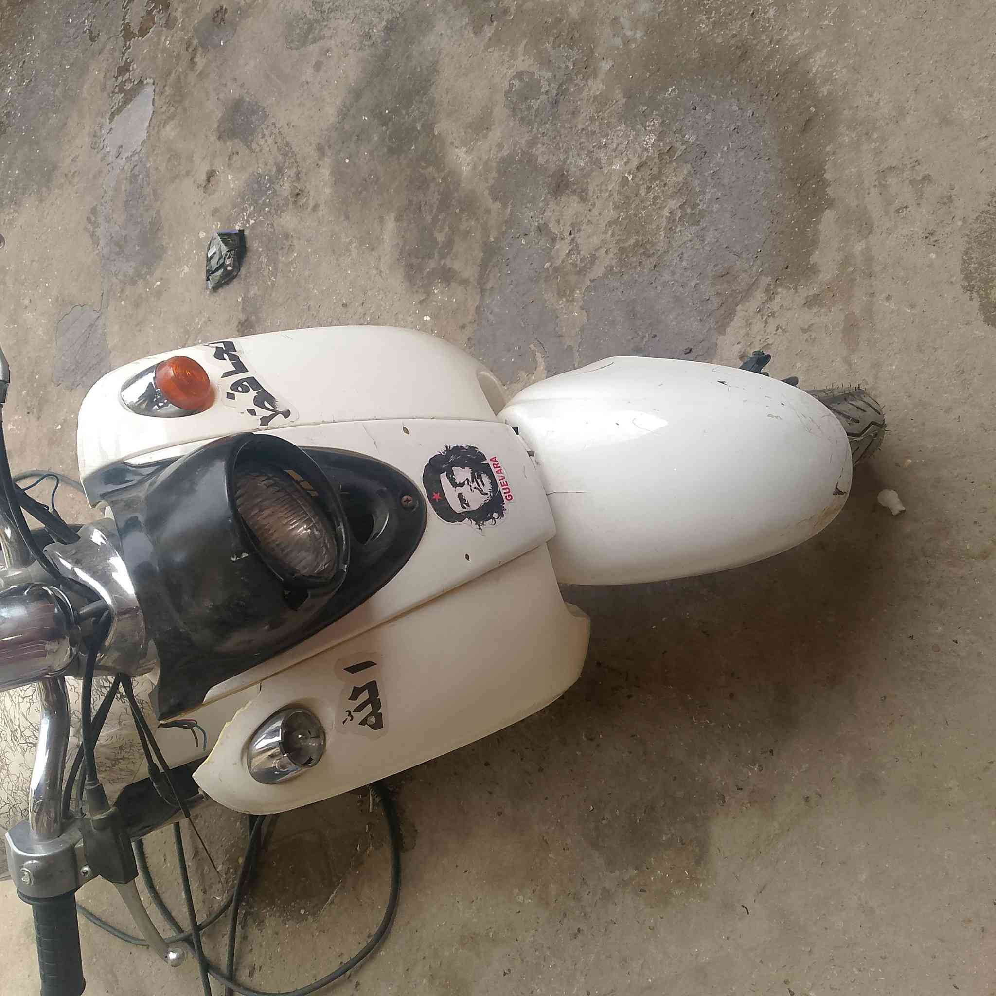 سلام عليكم دراجه للبيع *********** سعر 100 بيها مجال
