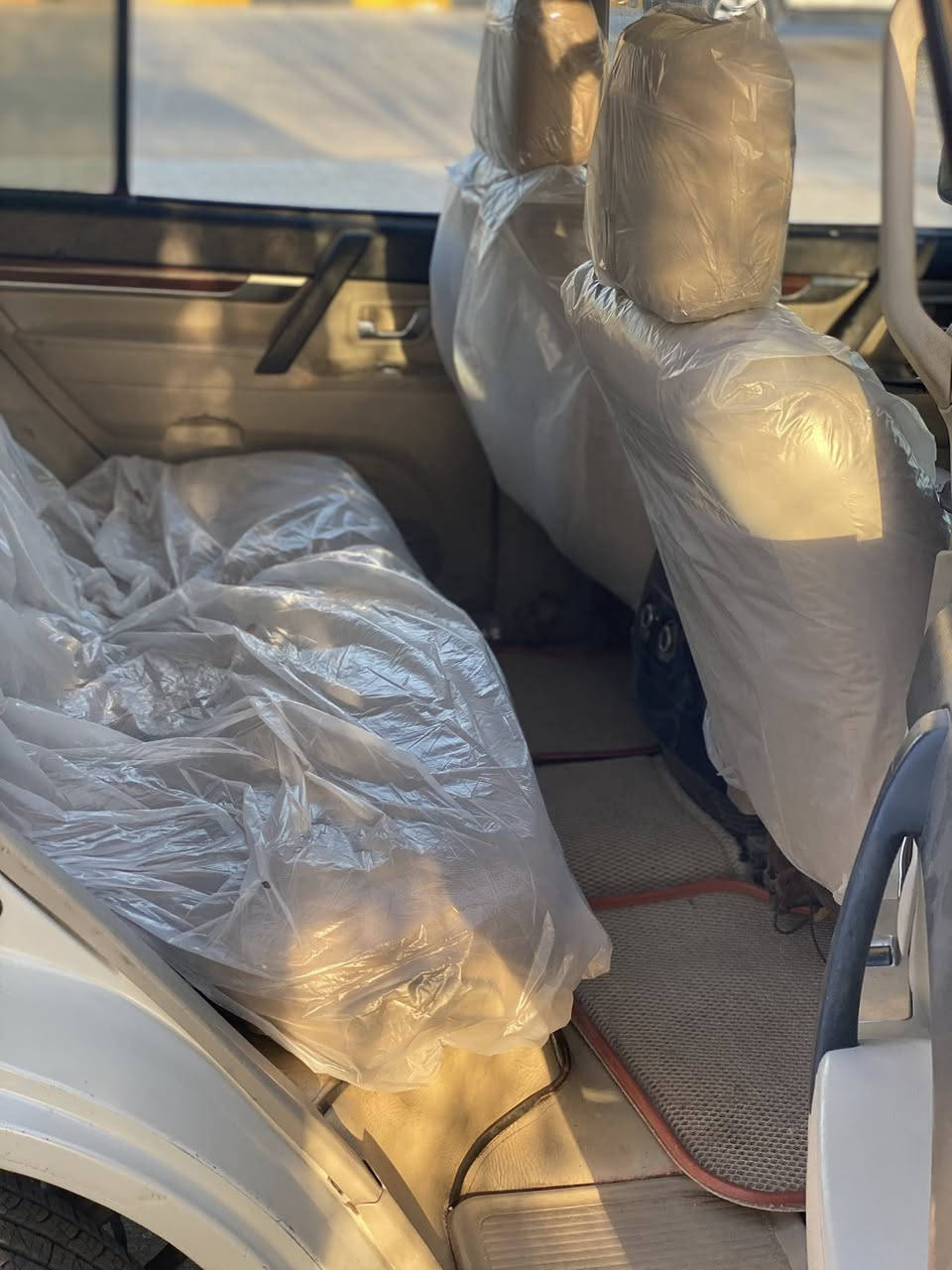 ‏السلام عليكم 
----------------------------------
 للبيع 
 ‏باجيرو 2008 محدثه 2015
  GLS 
محرك 3000 v6  
———المواصفات———
فتحة سقف (سلايد)
3 قطع تبريد
سبعه راكب
حساسات خلفيه
اشارات بالمري  +شفط ترحيبيه
جناح خلفي
كراسي كهربائية 
شاشة  اندرويد 
تخم تايرات جديد
دفع خلفي و رباعي
------------------------------
------------------------------
السعر : 125
مكان : الديوانيه 
الرقم : ***********
