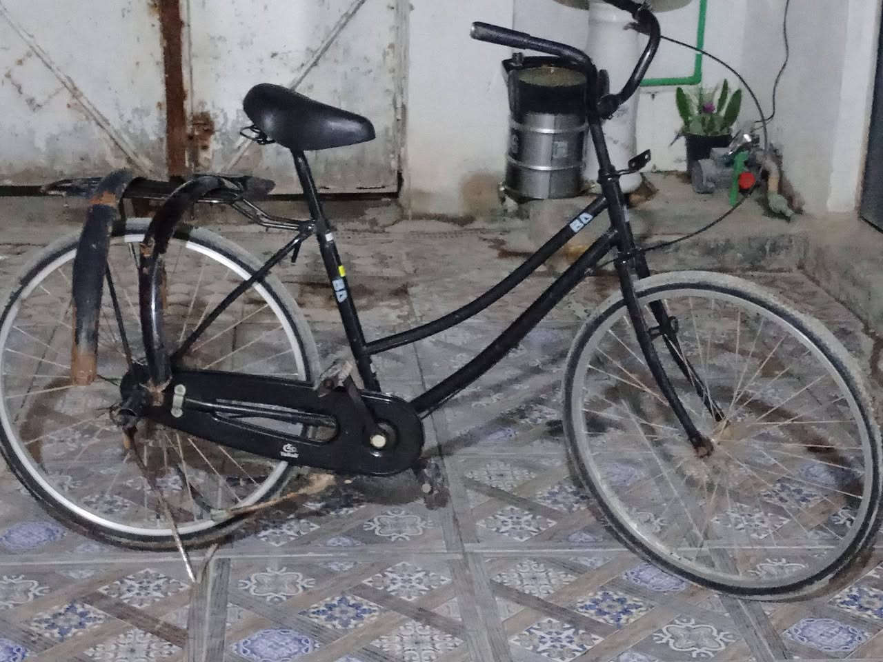 السلام عليكم شباب باسكل للبيع نوع بطه حجم 26 باسكل نضيف ياباني موديل 2015الباسكل أحله من الصور سرج وصينه جدد وجاملغات موجوده المكان بابل القاسم قرب مدرسه جبل عامل السعر 65وبي مجال حك الجيه للتواصل رقم الهاتف ***********

