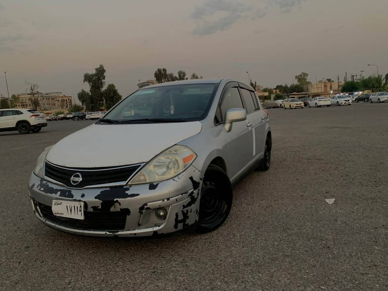 نیسان ڤێرسا 2009 
مکینە 2.0 
گێرو مەکینە بەشەرت برانەوە بەشەرت کێشەی مەدەنی و ئەولیات بەشەرت سەیارەکە پاکانییە هیچ کێشەیەکی مەدەنی نیە هەموو کوردستانی پێبکە 
مواسەفات چوار چام کارەبا شاشە ئایپاد تعکوم سوکان 
سەیارەکە حیزام بۆیاخە بێ ناوگرتن  58$وەرەقەو کەمێک مەجال 
سەیارەکە لە هەولێرە
*********** أربيل, العراق
