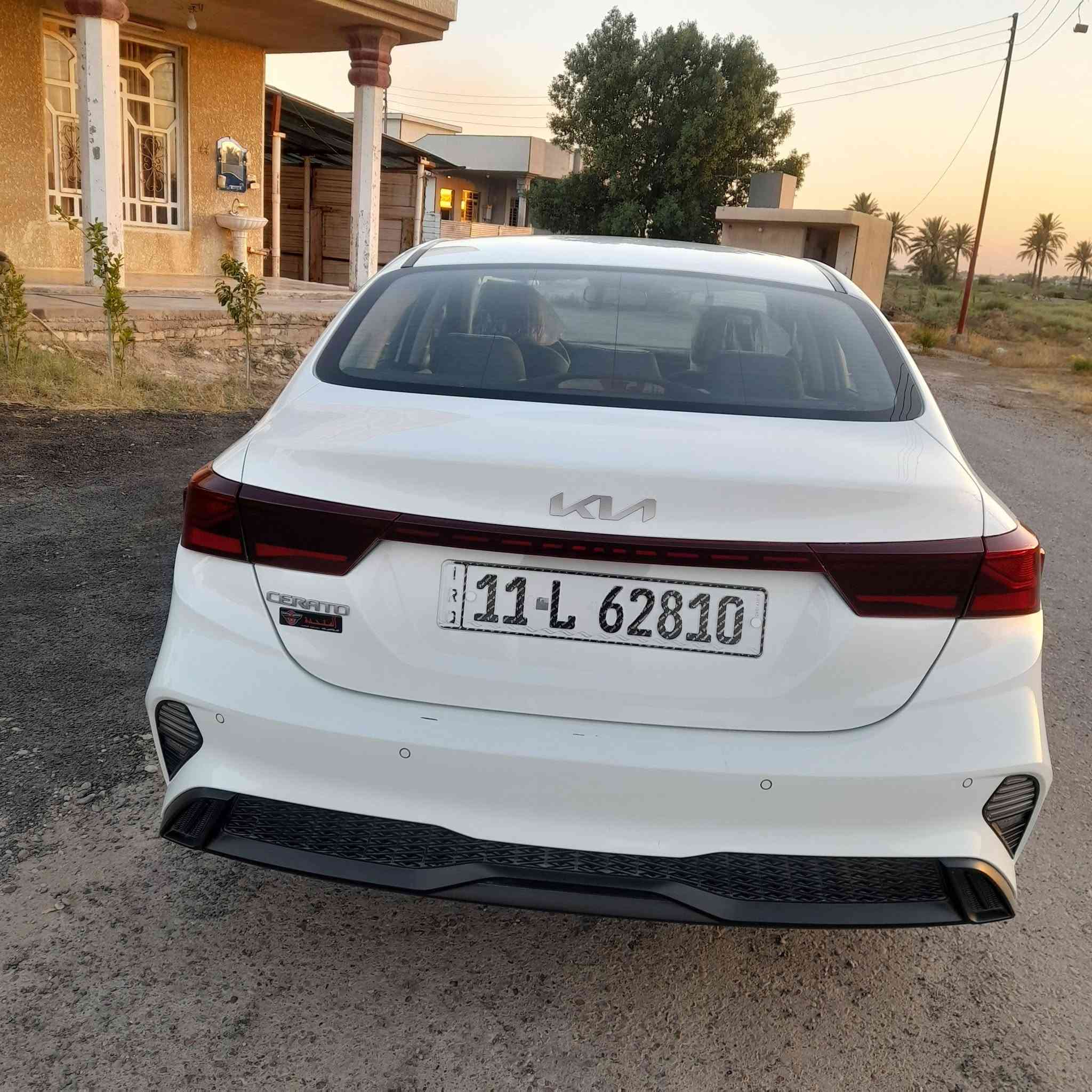 سيراتو خليجي ٢٤ باسمي السنويه ماشيه ١٧ الف كفاله عامه من صبغ وتعديل وشخوط نظيفه جدا مكينة ٢٠٠٠ كوري اصليه مكانها بغداد الطارميه الفريجات  ٠٧١٣٠٠٩٩٣٩  او *********** سعرها ١٨٥ ورقه
