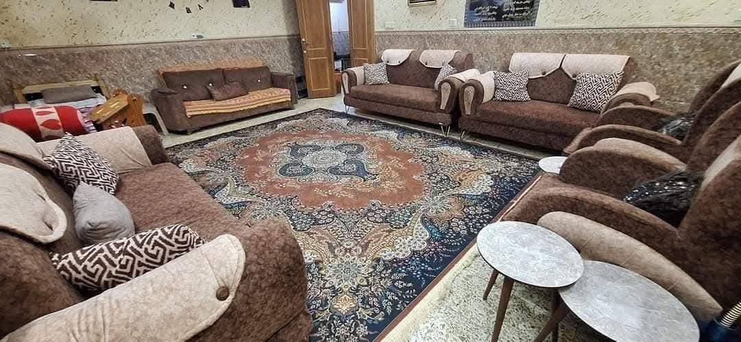دار للبيع او المراوس في منطقة الإسكان قرب المجمعات الطبيه
(خلف التجاري)
 خلف مجمع المعمار الطبي 
فرع صيدلية الحسنين 162 متر طابقين 
يصلح ان يكون مذخر او مخزن او سكن  
الطابق الأرضي 
استقبال كبيره 7*5
صاله كبيره 6*5
غرفة نوم عدد 2
صحيات عدد 2
مطبخ 6*3
خلفيه متروكه 9*5

الطابق الأول مشتمل معزول عن البيت ومؤجر
يحتوي على 
صاله 7*5
غرفة نوم 5*4
مطبخ 3*3
منور 
صحيات 
للإستفسار عن السعر الاتصال على الرقم 
***********
***********
او المراسله وبخدمتكم
