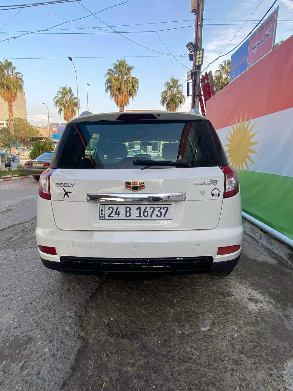 GEELY EMGRAND X7  2013
جیلی ئیمگراند ئێس ٧  فول مواسەفات سلاید و رادار پێش و پشت کوشین هیتەر  گێر تۆماتیک و عادی وەک سبغ هیج سبوغ نیە بەس دەرگای لای سەکن لێدراوی هەیە و دەبتە تعدیل  219000 رۆشتوە تبرید سارد و گەرم  
نرخ  ٧٧ وەرقە و مەجال 
واتسئەپ و کۆرەک
0750 864 18 20 أربيل, العراق
