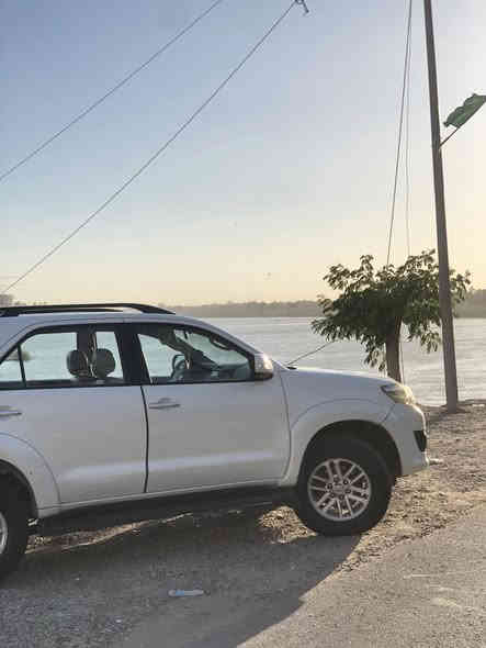 السلام عليكم 
فورتشنر 2014 للبيع فقط 

6 سلندر ماشية 150 السيارة حلوة ونظيفة 

مواصفات السيارة 

🔁 حساسات خلفية

🔁 كروز سرعة 

🔁 مري جانبية طوي كهرباء 

🔁 سبعة راكب 

🔁 تبريد 3 قطع 

🔁 تحكم ستيرن 

🔁 حاكية بلوتوث 

وباقي مواصفات الفورتنشر المعروفة السعر 232$ يعني ب23 و200 الف دولار وبي مجال ان شاء الله تجي تشوفها وتقتنع وسهلة ان شاء الله سنوية ولوحات جديدة قبل فترة تجددت يعني تستلم سيارة صافية كاملة مكملة اي نقص مابيها ان شاء الله 

المكان بغداد كريعات 

رقم الهاتف ‭0771 397 4867‬
