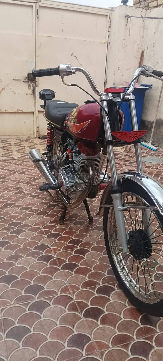 سلام عليكم شباب
دراجه تعمير 25 شاصي ارشا 14 
مگينه تيربو  العنوان ديوانيه 
***********
