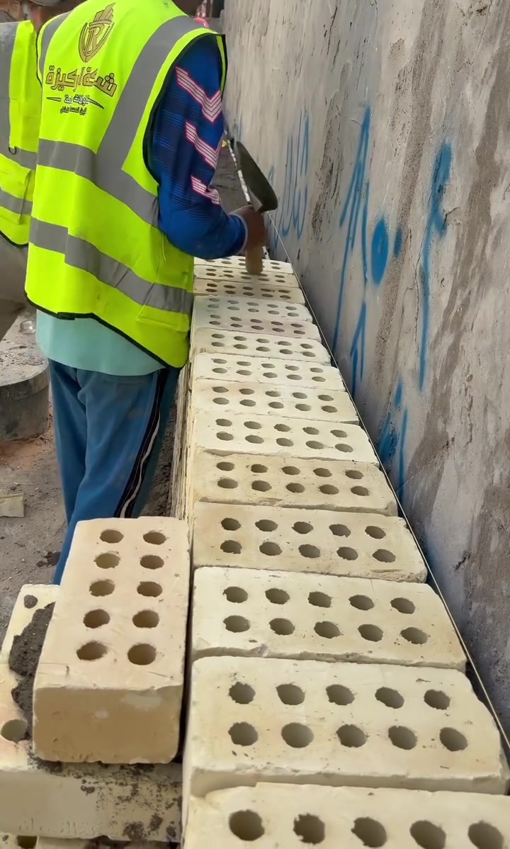 العنوان: شركة الركيزة للمقاولات العامة 🏗️
بإدارة: سجاد حباري 🤝
لأن بيتك هو استثمار العمر، لا تضعه إلا في أيدي أمينة. نحن في شركة الركيزة لا نبني جدراناً فقط، بل نبني مستقبلاً قائماً على الأمان والثقة.
لماذا تختار "الركيزة"؟
✅ إشراف هندسي وفني دقيق تحت إدارة السيد سجاد حباري.
✅ تنفيذ بأعلى معايير الجودة والقوة.
✅ التزام تام بالمواعيد والمخططات.
✅ دقة في التنفيذ من الأساس وحتى المفتاح.
شعارنا الدائم:
🛡️ نـبـني بأمـان وثـقـة 🛡️
📍 عنواننا: بابل شارع ٤٠ مقابل بيت العصري ) - نتشرف بزيارتكم في موقعنا.
للتواصل والاستفسار:***********
[ضع رقم هاتفك هنا 📞]
#شركة_الركيزة #مقاولات_عامة #سجاد_حباري #بناء #وابل #ثقة_وأمان
