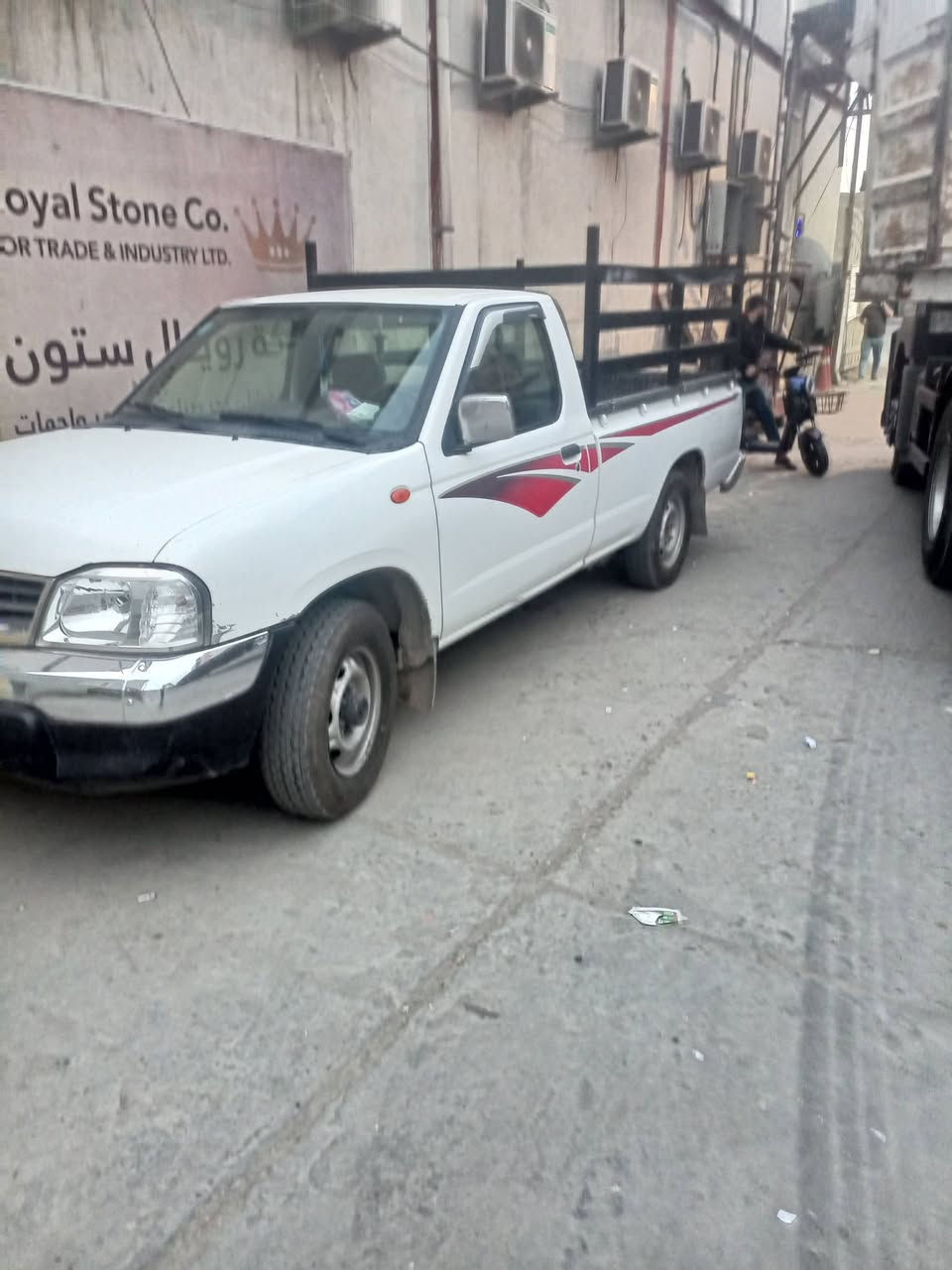 نيسان شبوط ٢٠١٣ على وضع الشركة مكينة كير شاصي 
مكفول والكشر كدامك رقم بغداد
 مكان السيارة بغداد بسمي سعر ١١٨ وبي مجال 
***********
