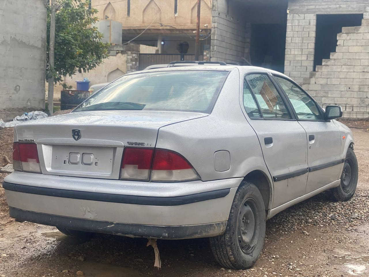 للبيع سياره على حادثها رقم بغداد انكليزي باسمي ومميز حلو رقمها كير ومكينه جدد تبريد منضومه كامله ثلج هي سياره جانت جاهزه قبل الحادث 
عنواني بغداد وسياره بديالى عفتها 
***********
