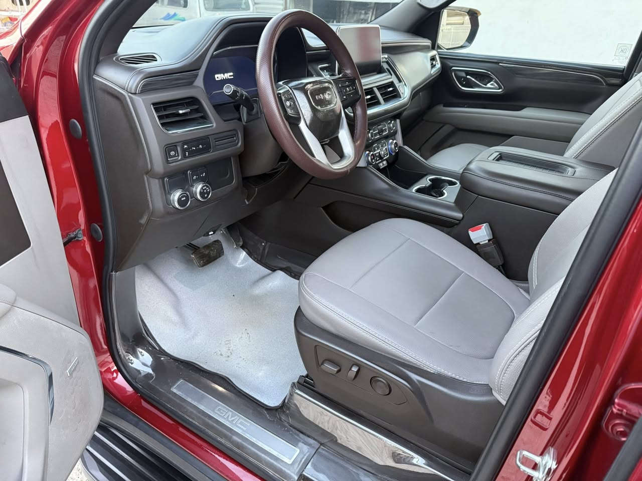 السلام عليكم جمسي خليجية طويله لون مميز موديل 2023 رقم أربيل بسمي هزه وسنويه جديده خطه وياها نهظه اربيل محرك 5300 مكفوله كفالة عامه من الشخط والرصعه والبارد مخلفه PPF دوشمه جديده اصليه سياره جديده جدا وجاهزة ما بيه اي نقص محرك كير مكفولات صدر امامي خلفي جديد تخم تاير جديد سيارة على وضع الشركة للاستفسار *********** السعر 535 ورقة مكان بغداد
