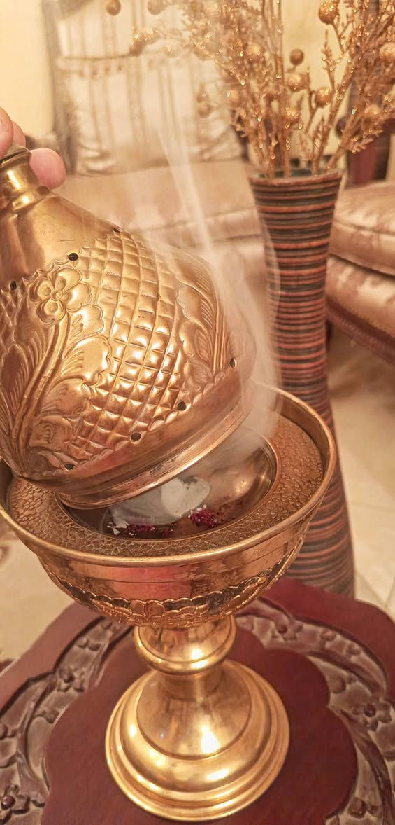 أستغفر الله العظيم، اللهم إني أسالك فيضا من فيوضات فضلك.
............................

مساء الخير، ربنا يبعد عنكم الحسد والحقد والشر والغل.

............................

للبيع بإذن الله:

- مبخره نحاس قديمه، شغل روبيسيه تقيله جدا، مقاس مناسب للإستخدام اليومي، تحفه فنيه، بحالة الزيرو، تحياتي،،،

................................

الحمد لله حمدا كثيرا طيبا، نحمده ونشكره على نعمه وفضله علينا.

يسعد مساكم حبايبي،،،،،،

إستمتعوا معايا، التفاصيل بالفيديو،،،،


**إذا كنت صاحب هذا الإعلان وتريد حذفه لأي سبب، رجاءا أرسل رسالة إلى الدعم الفني**