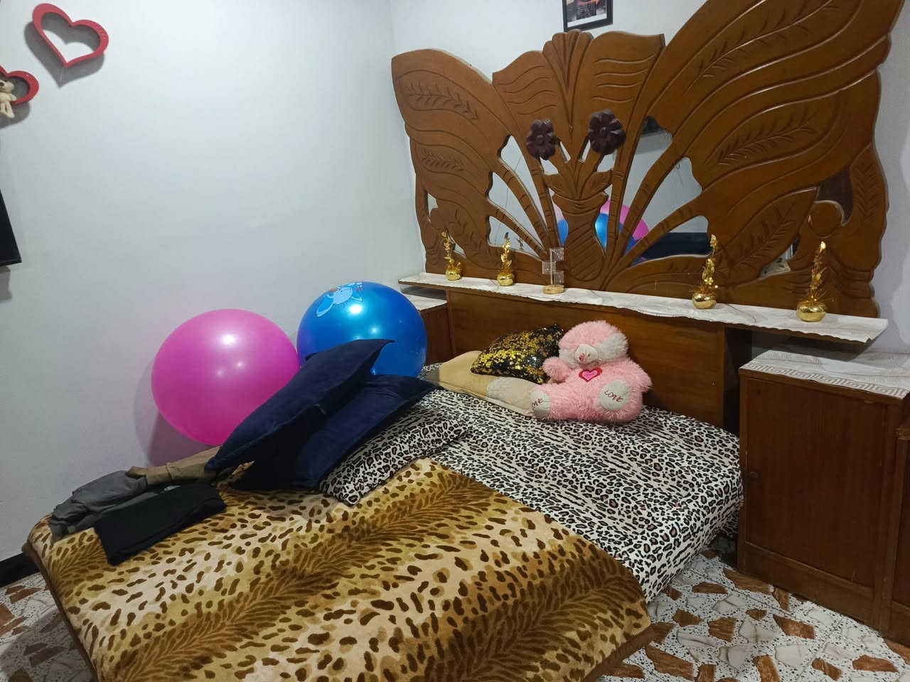 غرفه نوم للبيع السعر ٣٠٠ ماعدا تخت الجربايه مكان الديوم للاتصال ***********
