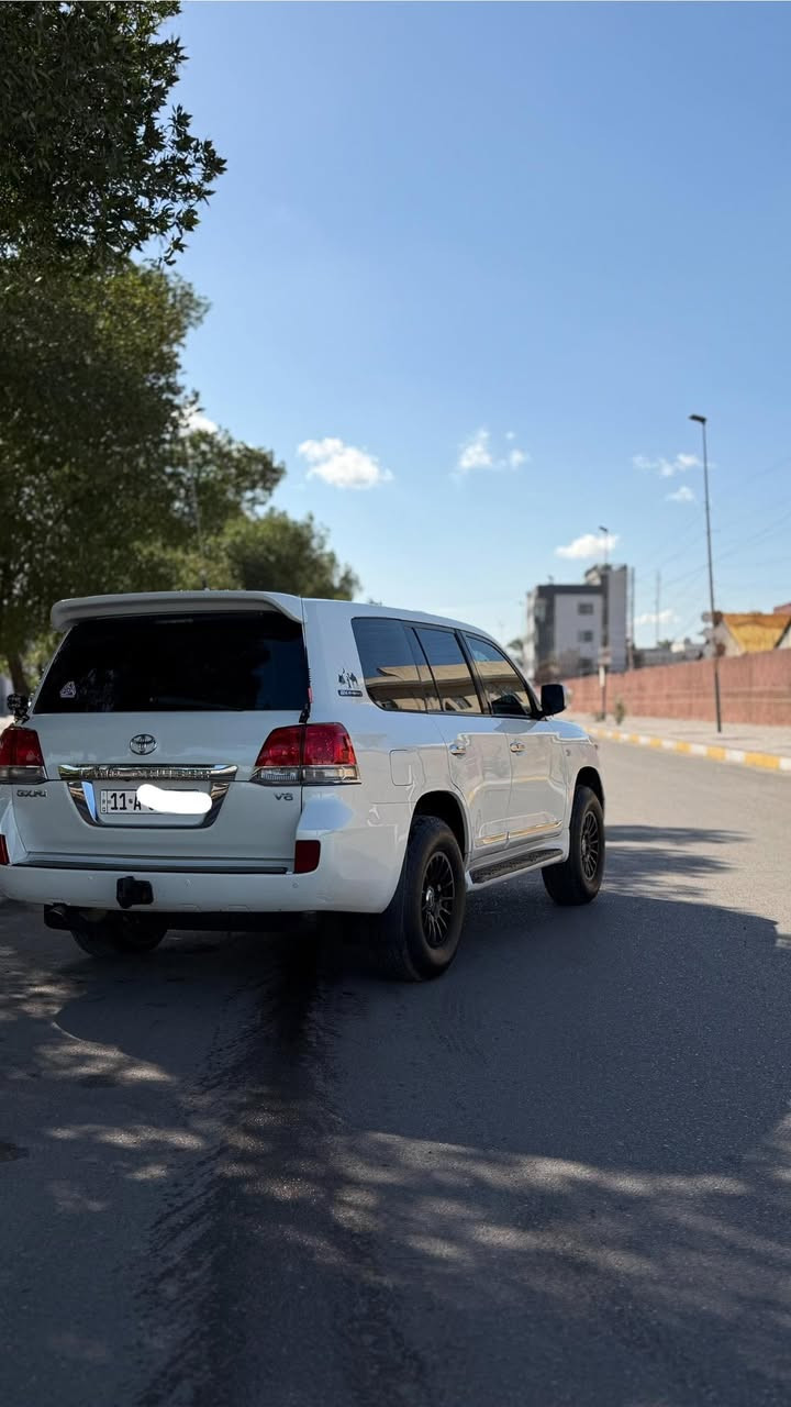 لاندكروزر (2011) ستيني ✅
ماشية 204 ألف كم حقيقي
(2011ستينيه
((محرك وكير مكفول))✔️
فول مواصفات، معروفة مواصفات الستيني
السيارة مجهزة تجهيز بر كامل

الإضافات:
 • السيارة عليها سبيسرات تعلي
 • عليها تخم ويل برايد
 • تخم ويل شاهين 2025
 • عليها بلوجكترات أمامية
 • عليها لدات جانبية وخلفية
 • بلوجكتر خلفي
 • جهاز كارمن GPS
 • وغيرها من الإضافات

السيارة موجودة كل أغراضها البلادية 
تريدها هيج، تريدها أرجعها لك بلادي عادي

السيارة بيها جاملغ مبدل
وبراغي باب مفتوح
والسونر مبين بالمنشور

السعر:
🛑 السعر على وضعها وصرفها: 315 ورقة
🛑 السعر على وضعها البلادي: 305 ورقة
وبيها مجال شي بسيط

رقم بغداد — باسمي السيارة 
📍 العنوان: بغداد / شارع فلسطين
📞 للاستفسار: ***********
