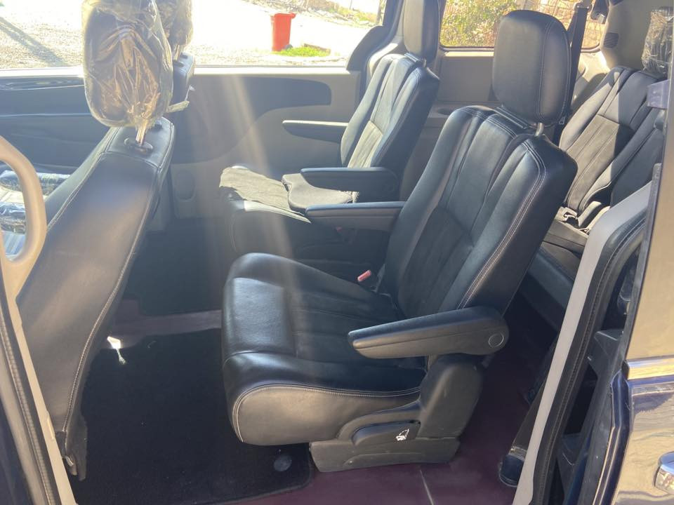 السلام عليكم للبيع دوج كرفان 🇺🇸 أمريكي مديل 2017 رقم بغداد  إنكليزي سنويه مجدده محرك 3600 مواصفات (sxt) فول مواصفات 
بيبان كهربائي ⚡️ +شفط 
شاشه بلادي 
جنطه كهربائي ⚡️ + شفط 
تبريد 3 قطع ثلج ❄️ 
تشغيل عن بعد 
جام 6 كهربائي ⚡️ 
نضام ايكو قتصادي
كشنات جلد + مخمل كشنات منفصل 
ضرر السياره نصف الجاملغ راجع بارد ونصف البنيد 
لغود شواصي كفاله عامه السعر 160 وبيهه مجال (***********)(***********)
