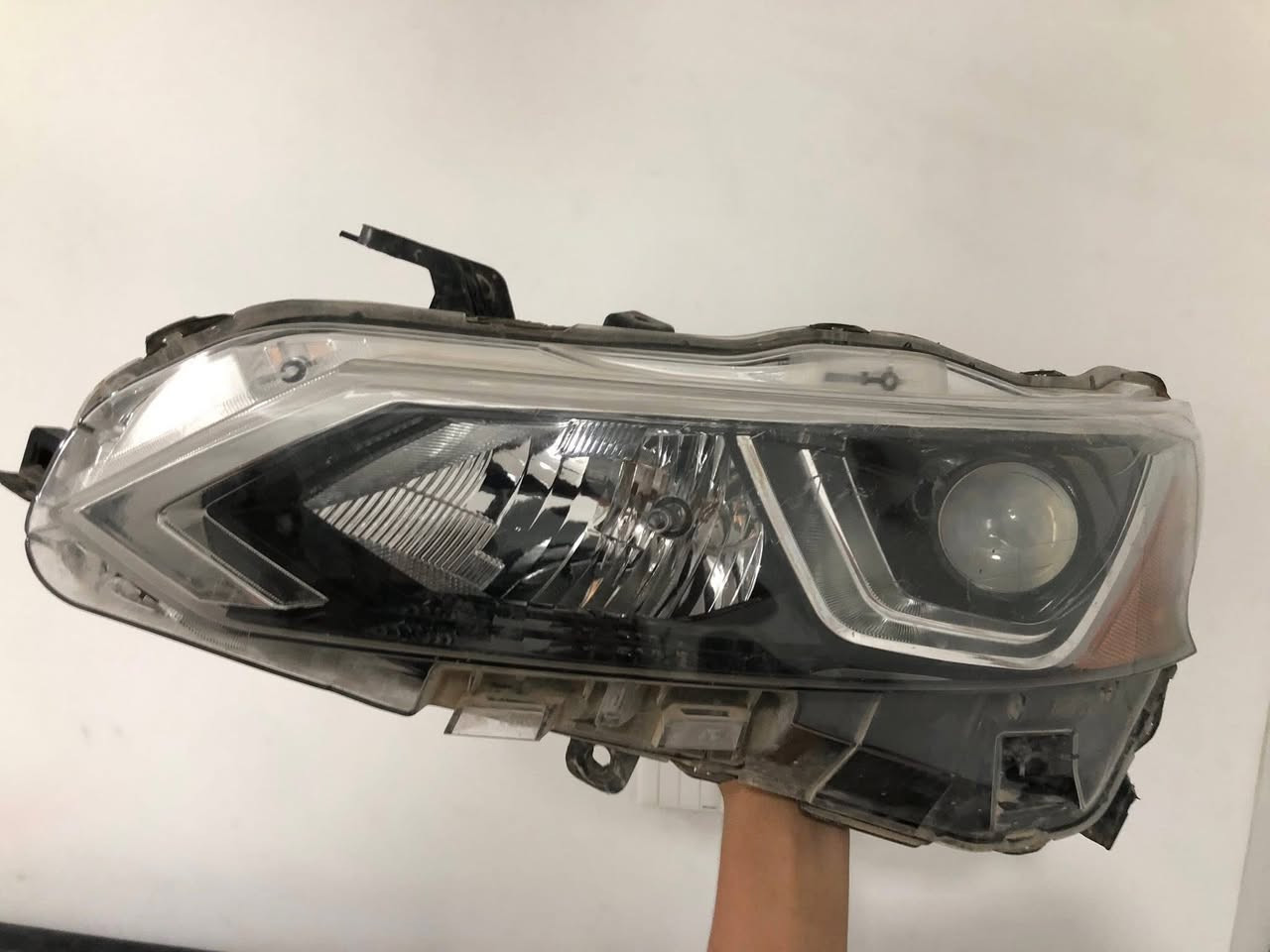 السلام عليكم
زوج لايتات نيسان التيما 
يرهم من موديل(2025-2019)
عدسات بدون ليد
كلش نظيفات وبدون اي كسر 
السعر 125 وبي مجال للشراي
للاستفسار
***********
