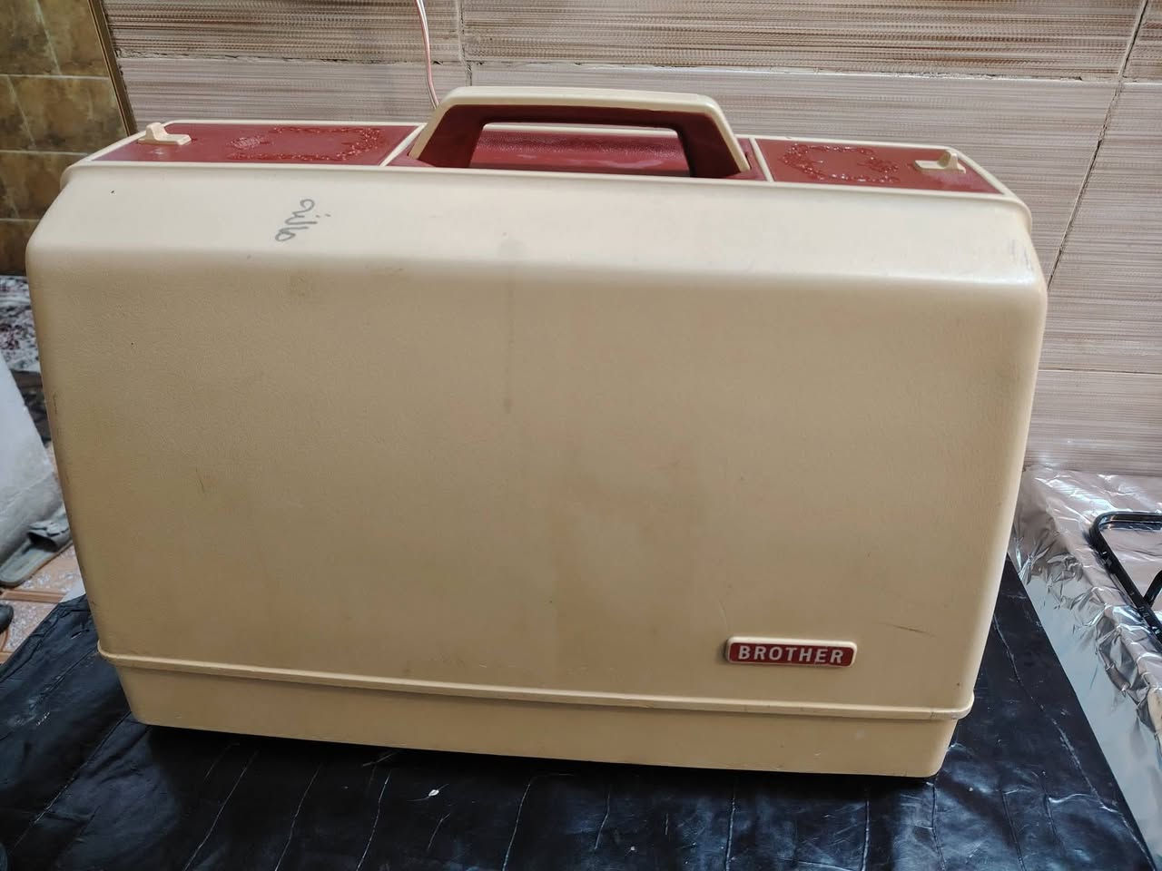 السلام عليكم مكينه  اخة الجديد براذر خياطه تطريز السعر ١٣٠ وبيه مجال
***********
