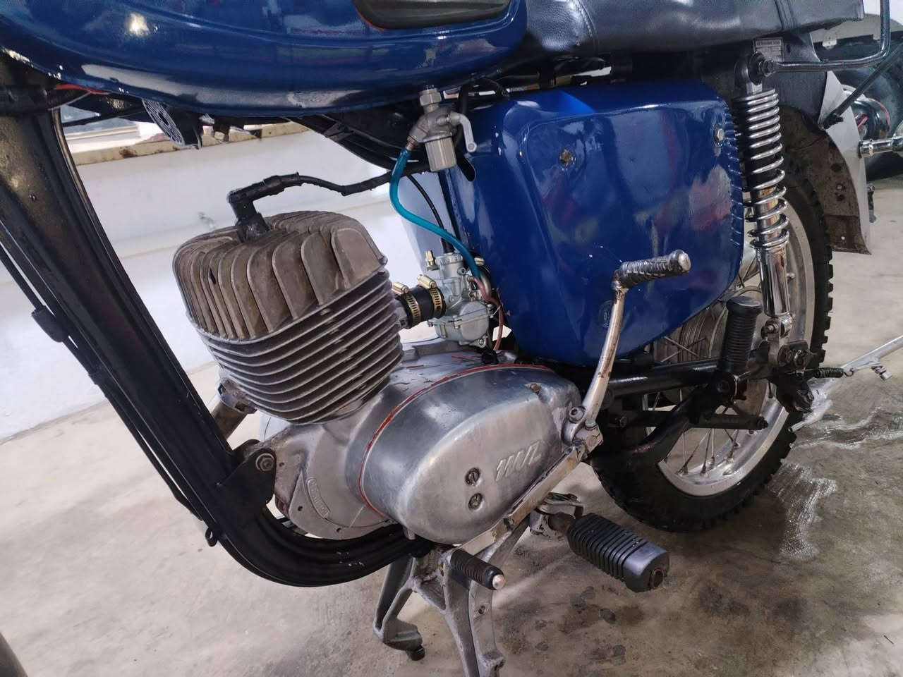 دراجە mz للبیع نضیف مودیل 1977 حجم محرک 150 ،،تعمیر جدید طقم گیر کلها جدید باتری جدید،،بس زنجیل و طوبە کلاج متغیر  گصە 100 کهربائی مضبوط 100/100 بدون اولیات ،،زنجیل دبلات تایرات مابی عیب بس بالنمر 4 یرجع مانعر فلها الباقی مابی ای شی ،،سعر 400 الف
***********لوغە عربی 
***********لوغە کردی
