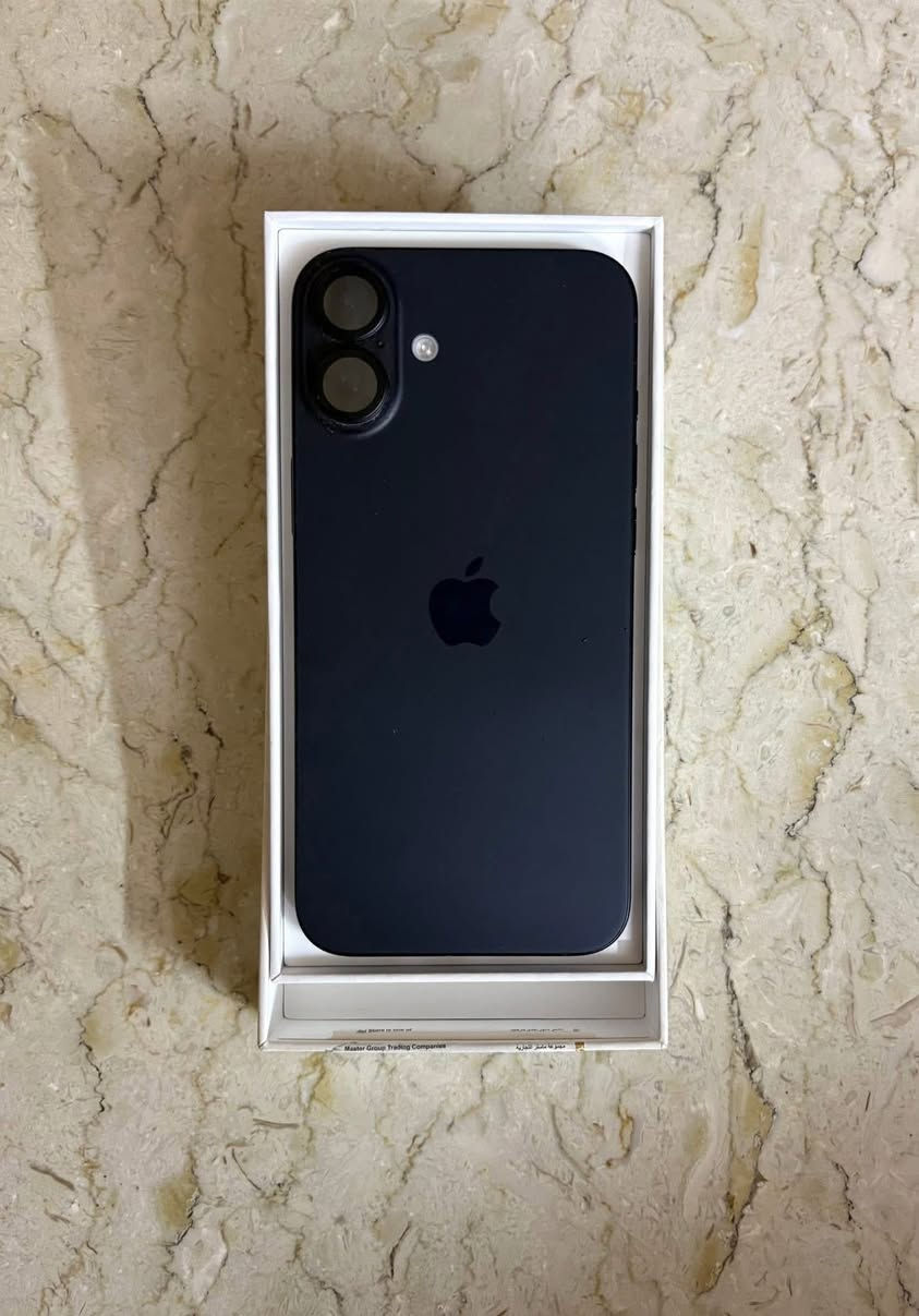 السلام عليكم شباب
ايفون 16 عادي لون اسود مميز 
الجهاز نظافته ع عالم شخط مابيه يلمع أصلا
بطارته 92 اصليه 
ذاكره. 128
تجي للبيت تفحصه ع راحتك اي خلل بيه تاخذه بلاش 
(ويا جميع ملحقاته وشاحنه اصليه + الجهاز مكفول كله )
مكاني بغداد الدوره ✅
رقمي ***********
850 السعر وبي مجال لشراي
