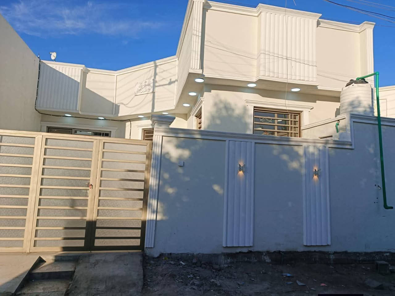 أسعد ألله أوقاتكم بكل خير🌹
اللاستفسار : ***********

توفرن دارين سكن للبيع
ماشاألله البيوت كلش مرتبات
بناء حديث شقل درجه أولى
بيوت فارغات جاهزات لسكن
المساحه 200م
على شارع تبليط مباشرةً 🛣
جميع الخدمات متوفره

محتويات كل بيت ⬇️
دوانيه
صاله ضيوف
موزع
غرف نوم عدد 2
مطبخ
مناور
صحيات خارجي + داخلي

نوع العقار : طابو ملك صرف زراعي سند 25 بأسم عراقي

العنوان : البصره حمدان قرب جامع القدس وقرب مستوصف حمدان

كل هاذ جمال وترتيب
بسعر البيت الواحد 117مليون وبي مجال

اللاستفسار : *********** البصرة, العراق
