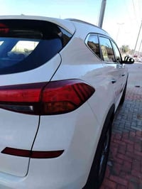 توسان 2019 أبيض بصمه كشنات كهرباء مريات شفط ماشيه ١٤٥ سعر ١٩٥ 07733141...