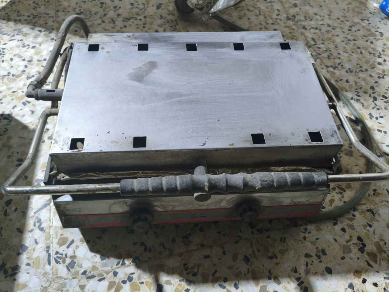 السلام عليكم 
عندي غراض كافتريا (طباخ-شواية همبركر- كابسة همبركر-كاونتر-جام خانة)  
للبيع مكاني نادر الثانية 
للاستفسار اكثر التواصل خاص او الاتصال على الارقام التالية:
 
*********** 
*********** حلة, بابل
