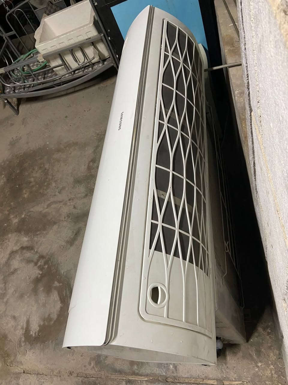 السلام عليكم سبلت سامسونك طنين تايلندي اصلي مو صيني نفس شكل Lg تدفاه تبريد جهاز بلادي ممصلح مع شد وضمان موسم كامل للاستفسار  رقمي ***********
