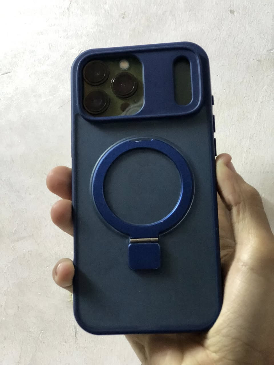 سلام عليكم 
ايفون 13 برو ماكس قافل ايكلود
نضيف مبدل فقط شاشه 
ذاكره 256 
س 275 قفل و مراوس ب ايفون فقط 
مكاني بغداد الدوره ***********
