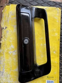 شباب عندي هاي المواد الي يفيد يتواصل وياي وتوصيل اكو  تريشة السود بلاس...