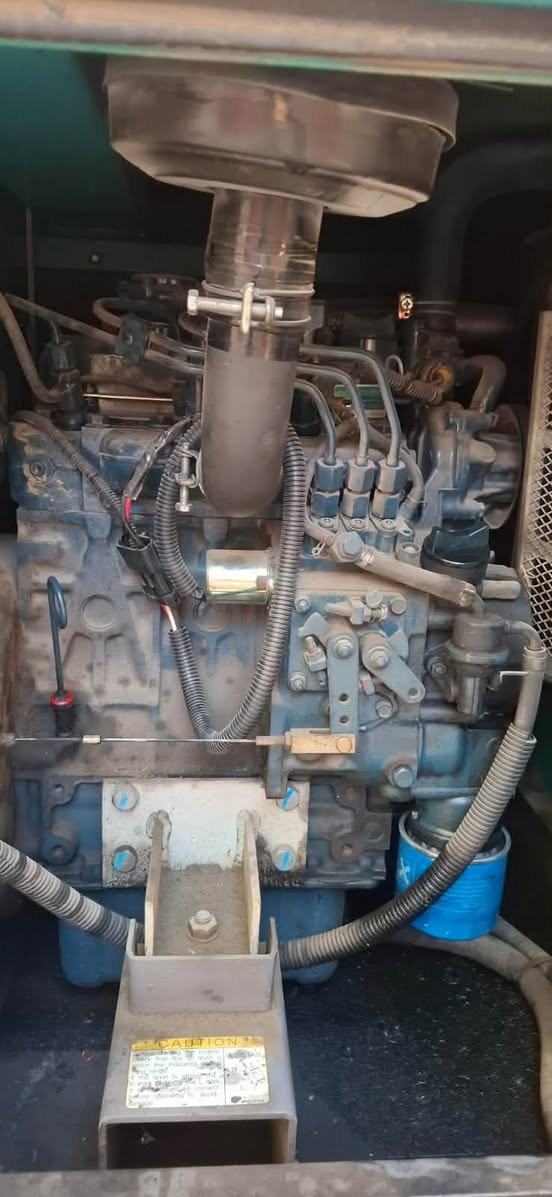 المواصفات ا:
الماركة: Denyo Co., Ltd. (ياباني أصلي).
 القدرة الإنتاجية (Rated Output): 15 kVA.
 عدد البستونات: 3 بستون.
 التيار: 48 أمبير / 220 فولت (سنجل فيز).
 التردد: 60 هرتز.
 نوع المحرك: D905 (اقتصادي جداً بالديزل).
 الحالة: نظيف جداً وبحالة ممتازة وجاهز للتشغيل مباشرة (كما في الصور).
السعر المطلوب:
 السعر: 25 ورقة 
 للاتصال أو الاستفسار:***********
