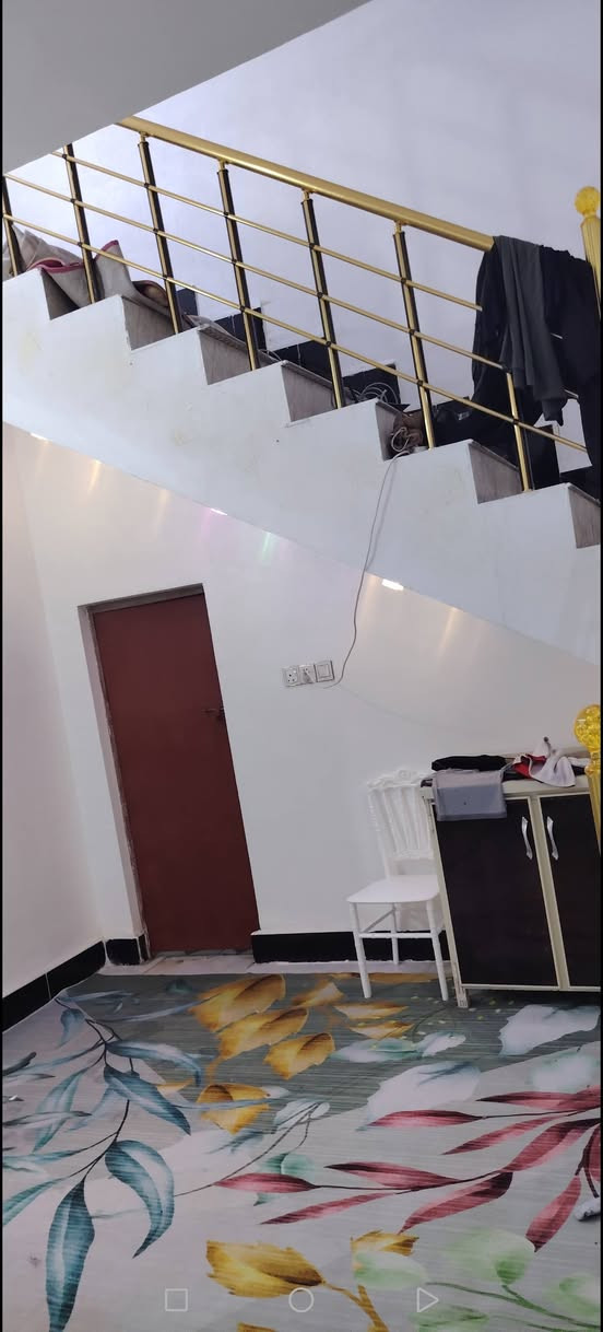 بيت زراعي200 م بناء 2025 بلوك كهربائي غرفتين 5×4 هول 6×4 مجمع غرف4×4 مطبخ4×4 ديوانيه 6×4 حمام 🛀 عدد 2  شوارع سبيس 8متر تقريبا +ماي وكهرباء 5خطوط  +مولد الاسكان الصناعي البوعظم بين الجسرين عبر سكه القطار شارع تبليط السعر 47  الاتصال صاحب البيت ***********
